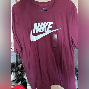 Maroon Men’s Nike T-Shirt Short Sleeve Size Large NWT